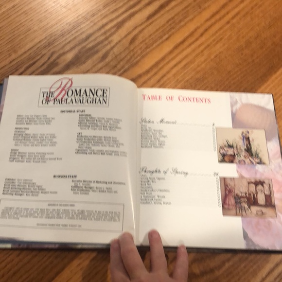 Romance of Paula Vaughan crafters book 📕 - Picture 3 of 7